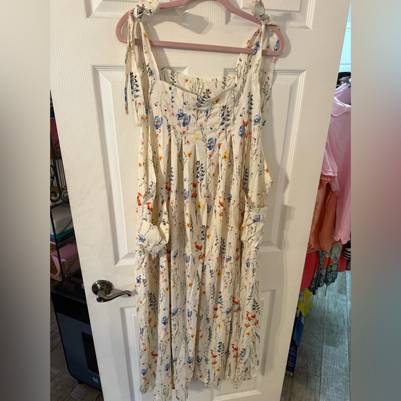 Ladies Floral Maxi Dress with Tie Straps & Pockets (NWOT) - Picture 9 of 10